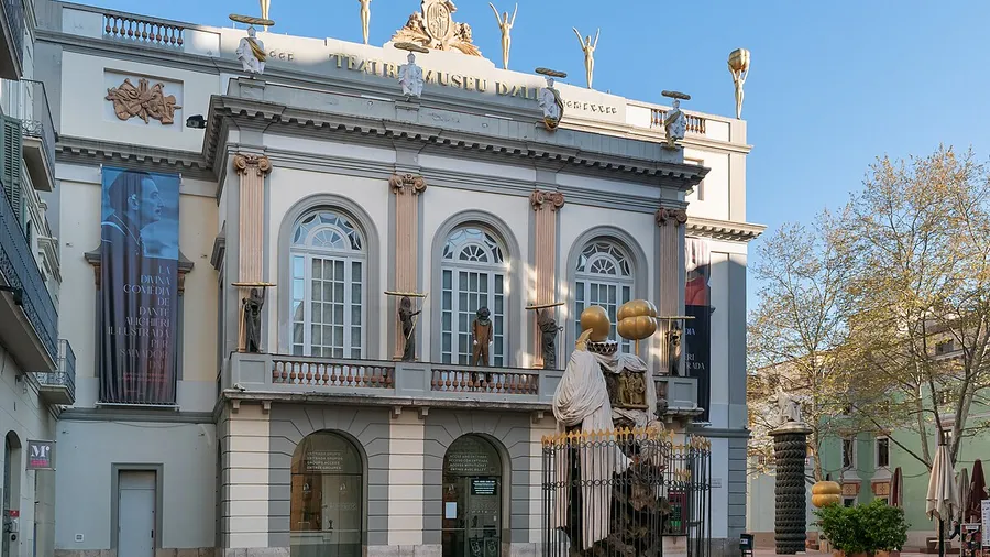 Visita nocturna con cava en el Teatro-Museo Dalí de Figueres