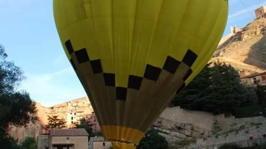 Vuelo en globo aerostático en Teruel sobre la Sierra de Albarracín