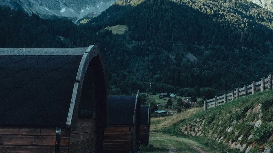 Imagen de Artículo de Blog: Dormir diferente: 12 alojamientos originales en España (faros, molinos, cuevas)