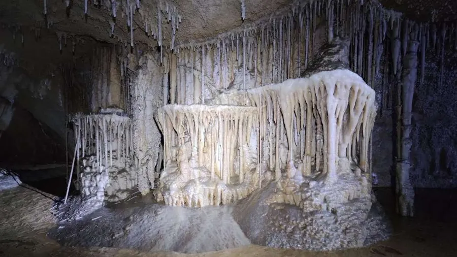 Travesía de espeleología de iniciación SEJM1 (Cantabria)