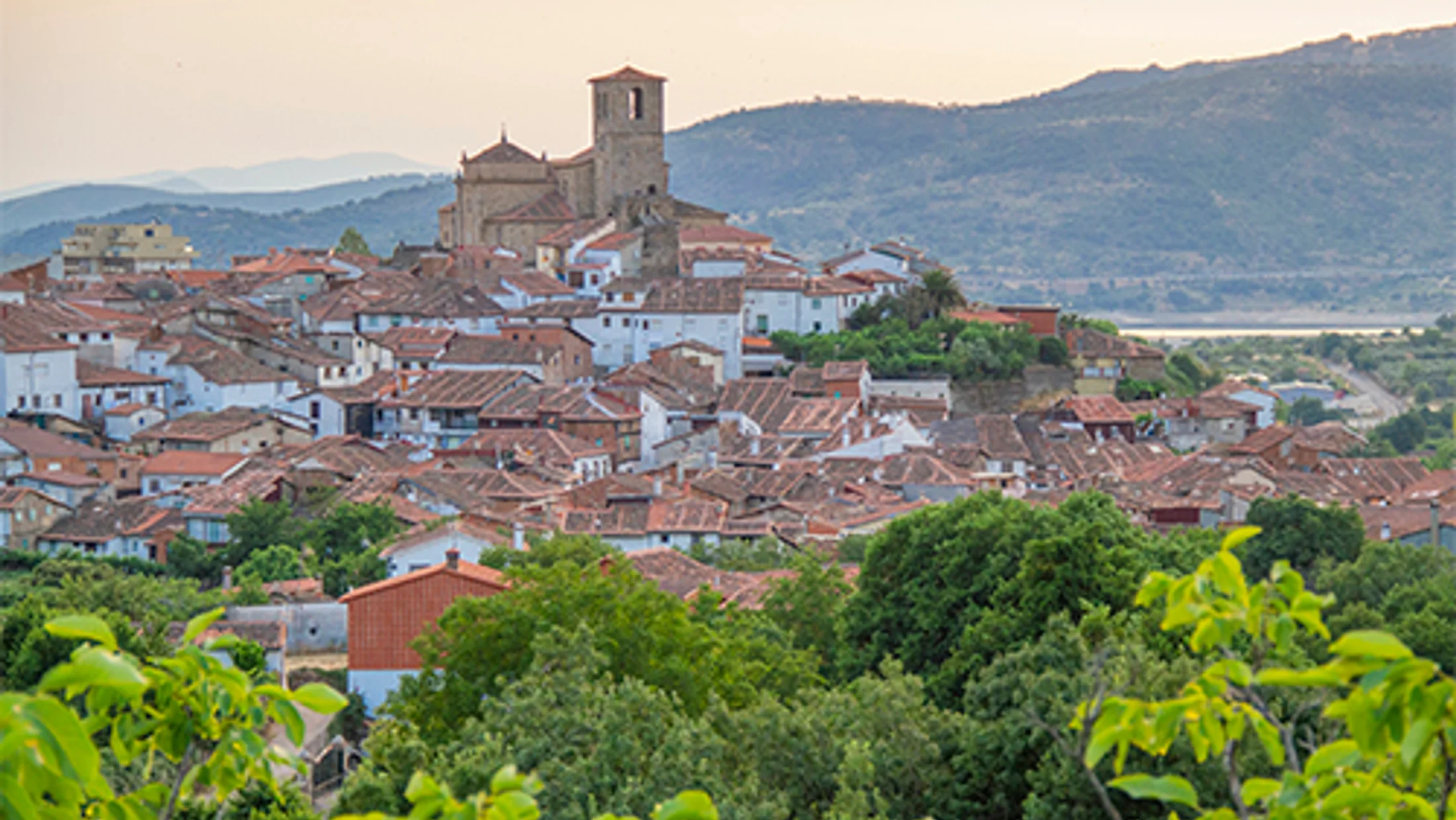 File:Vista de Hervás, Extremadura (España).jpg