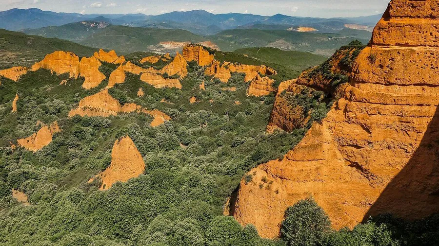 Las Médulas y El Bierzo: senderismo entre minas romanas Patrimonio de la Humanidad