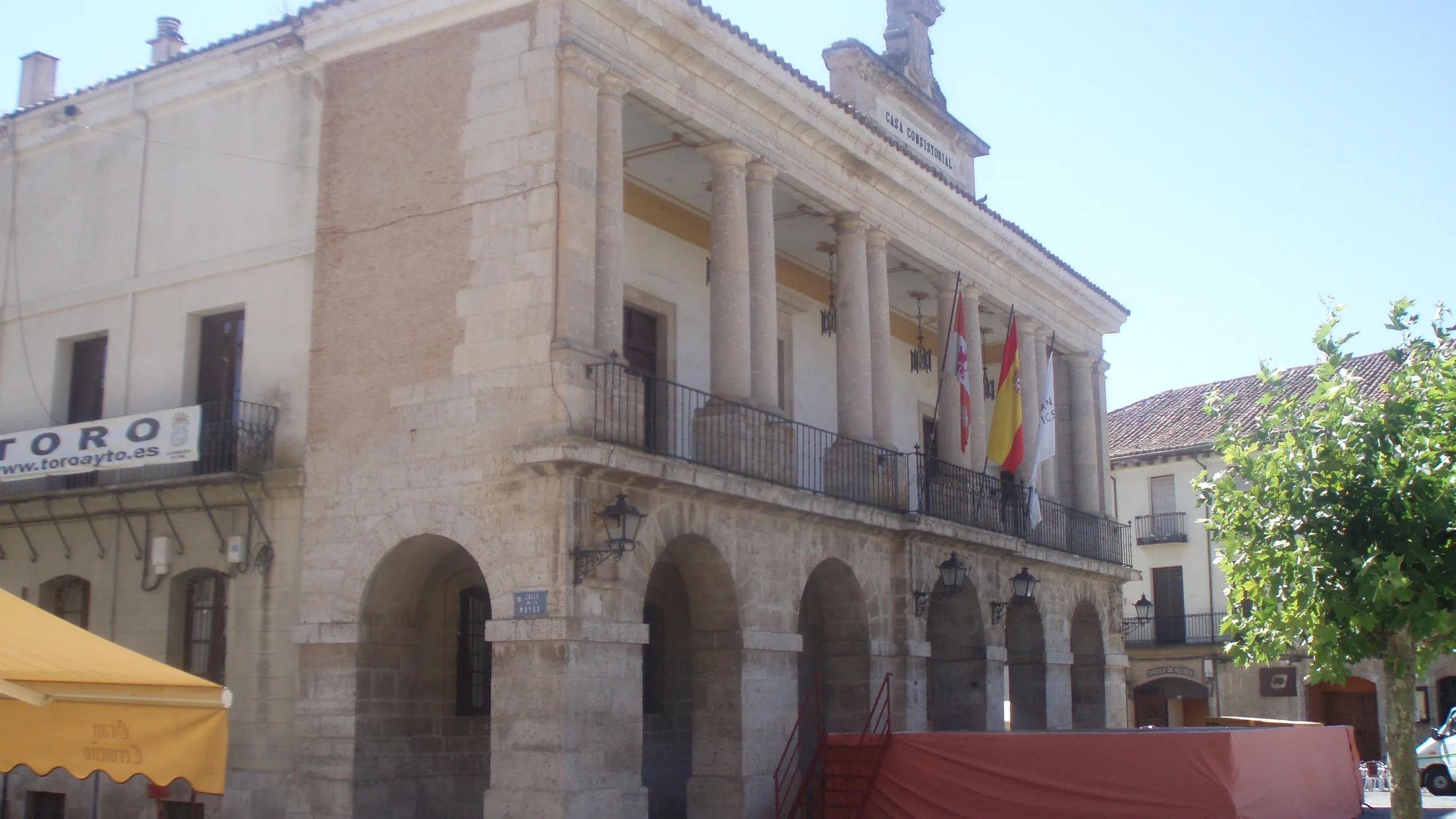 File:Ayuntamiento de la ciudad de Toro. (Provincia de Zamora).JPG