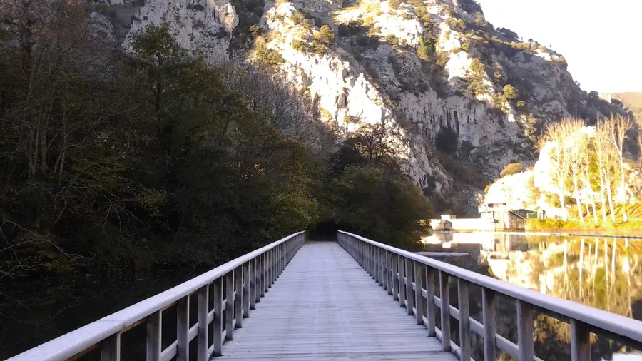 Imagen de Artículo de Blog: Senda del Oso in Asturias: biking, walking and family routes