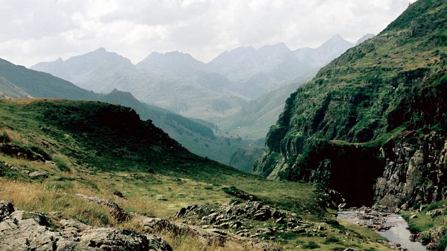 Valle de Aguas Tuertas, glacial valley, Pyrenees