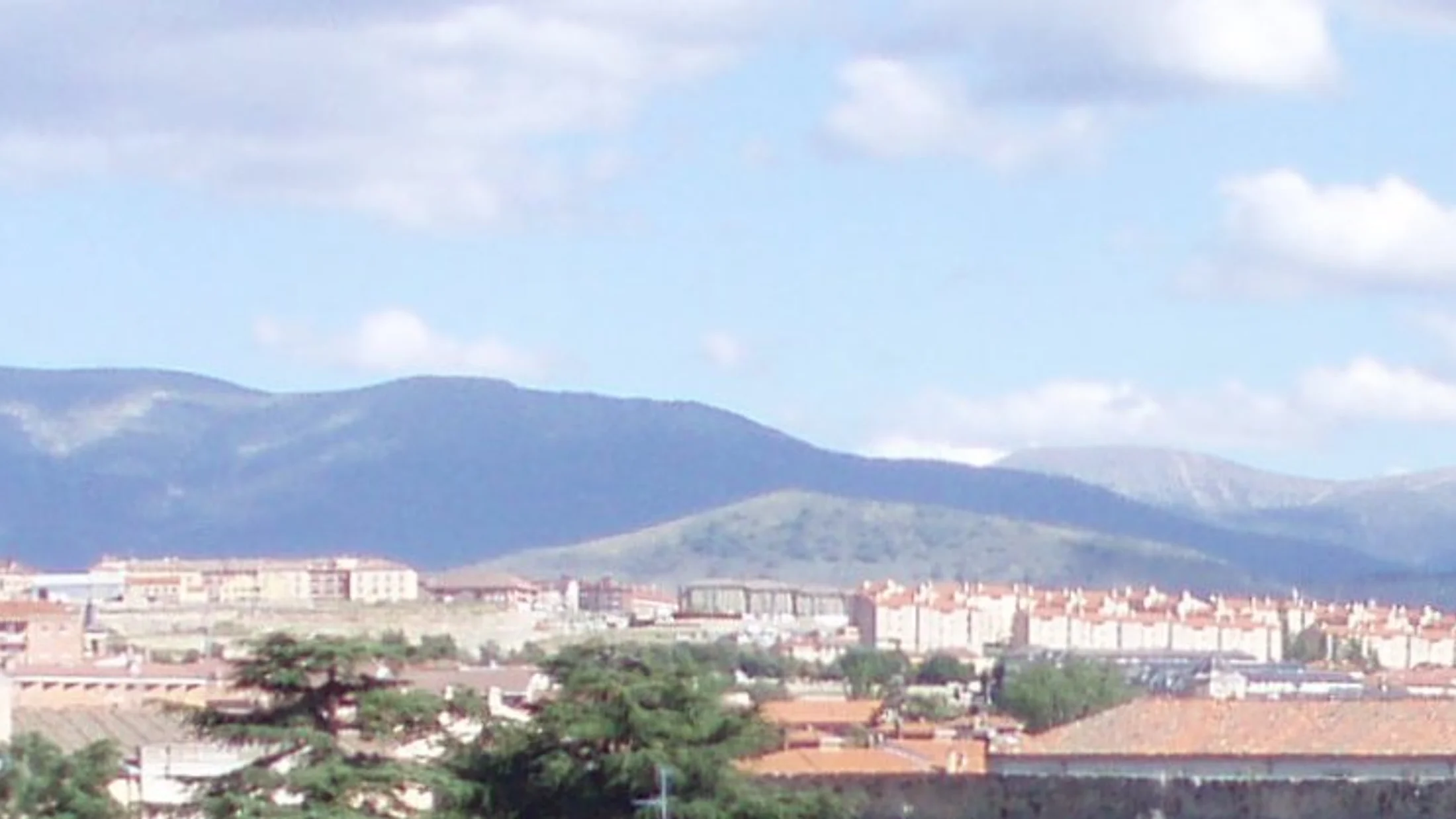 File:Sierra de Guadarrama desde Segovia.jpg