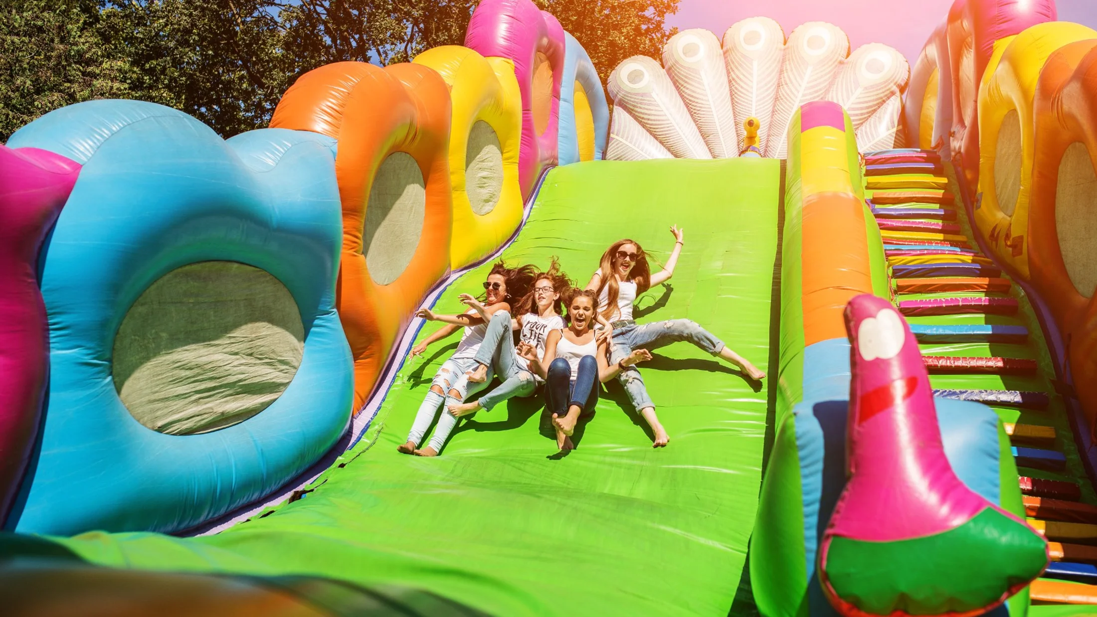 Mini park (para niños pequeños con castillos hinchables)