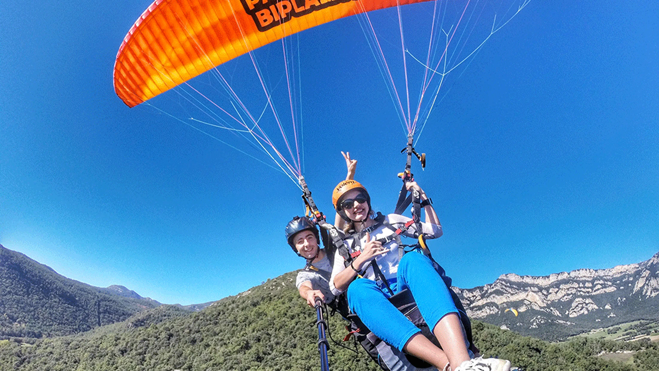 Volar en parapente biplaza en España: dónde hacerlo, qué esperar y los mejores centros
