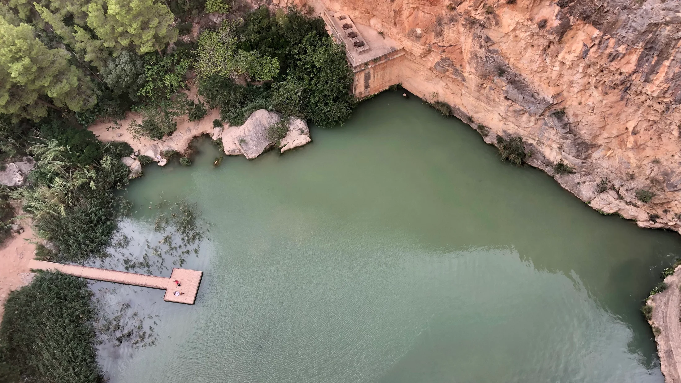 File:Riu Túria seen from Mirador Charco Azul y comienzo de ruta, near Chulilla, Valencia, Spain 01.jpg