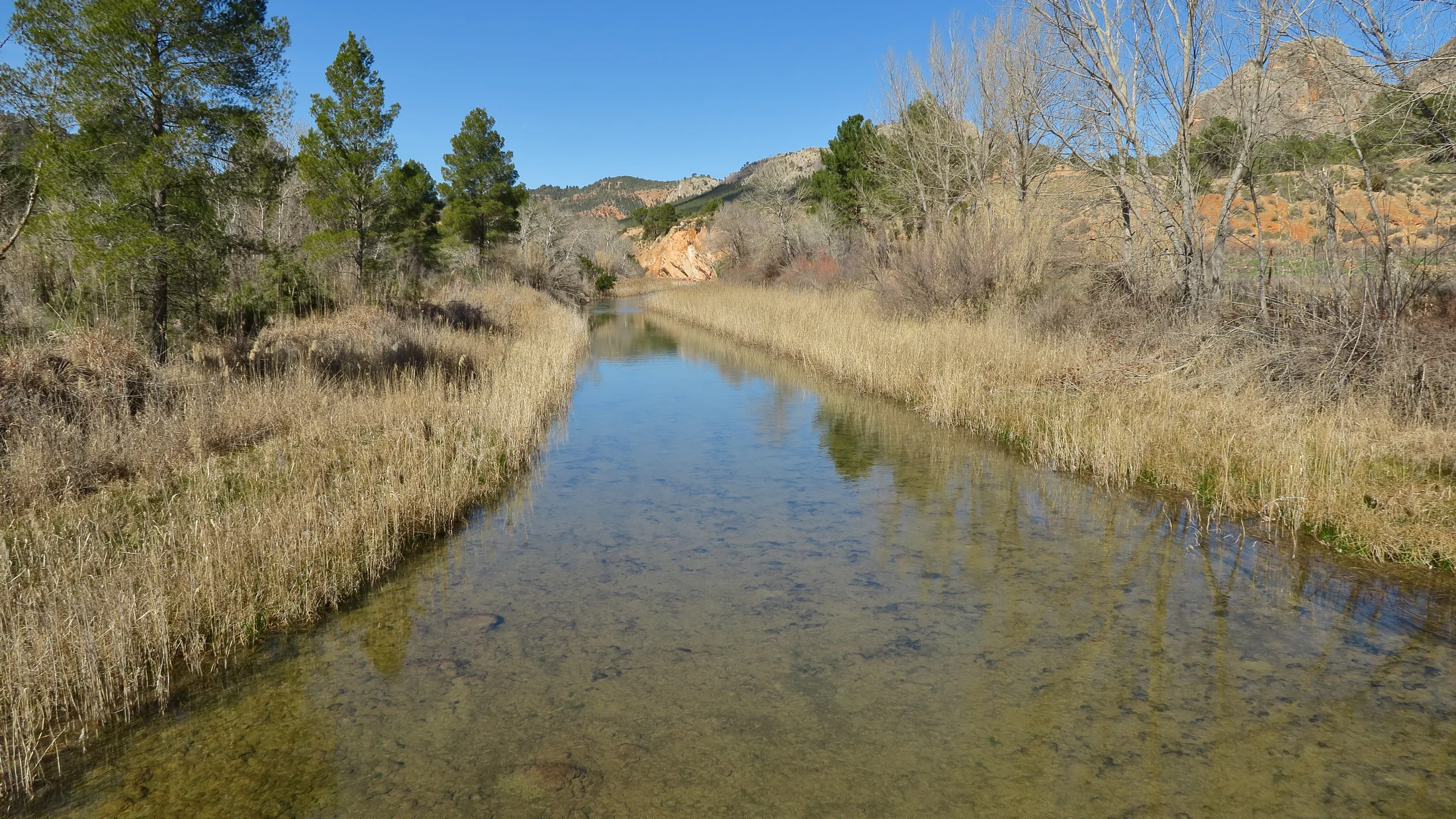 File:Hoces del Cabriel, río Cabriel junto a Casa del Pino.jpg
