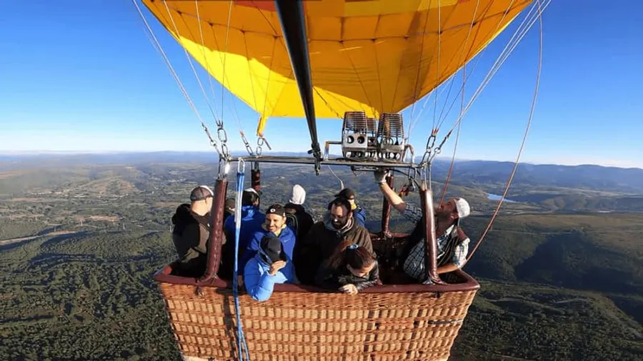 Vuelo en globo en Las Omañas, León