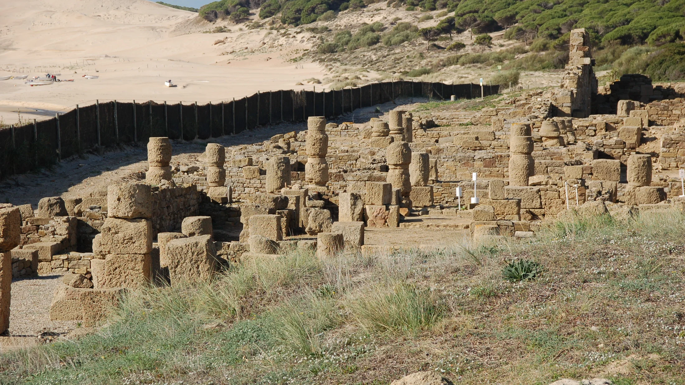 File:Beach of Bolonia   003   Baelo Claudia.jpg