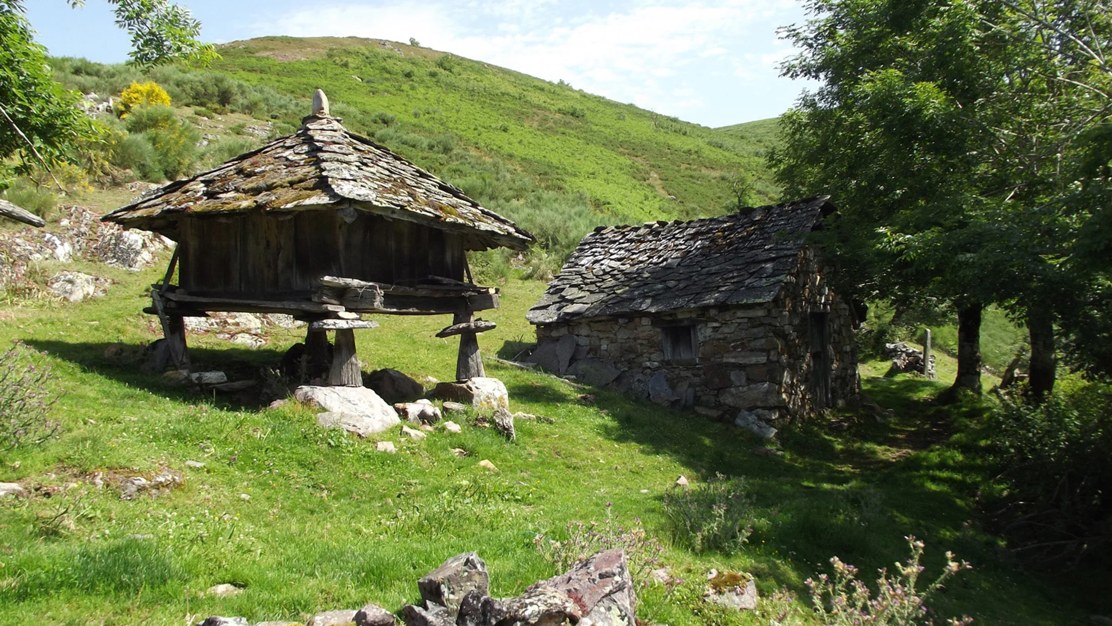 Hórreo de montaña asturiano, patrimonio rural de los valles