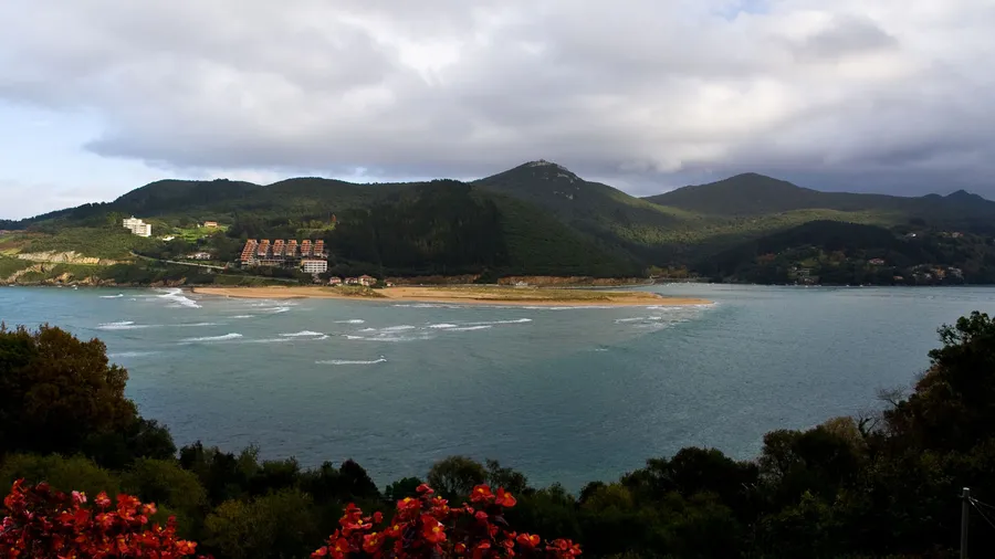 Mundaka Beach