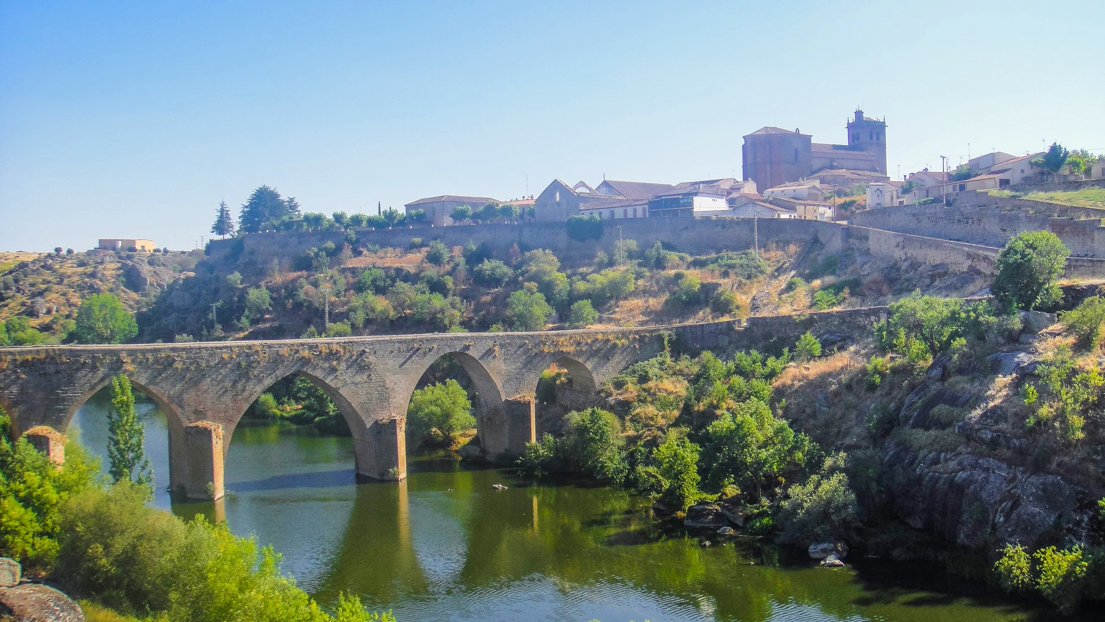 File:Vista general de Ledesma (Salamanca, Castilla y León, España).jpg
