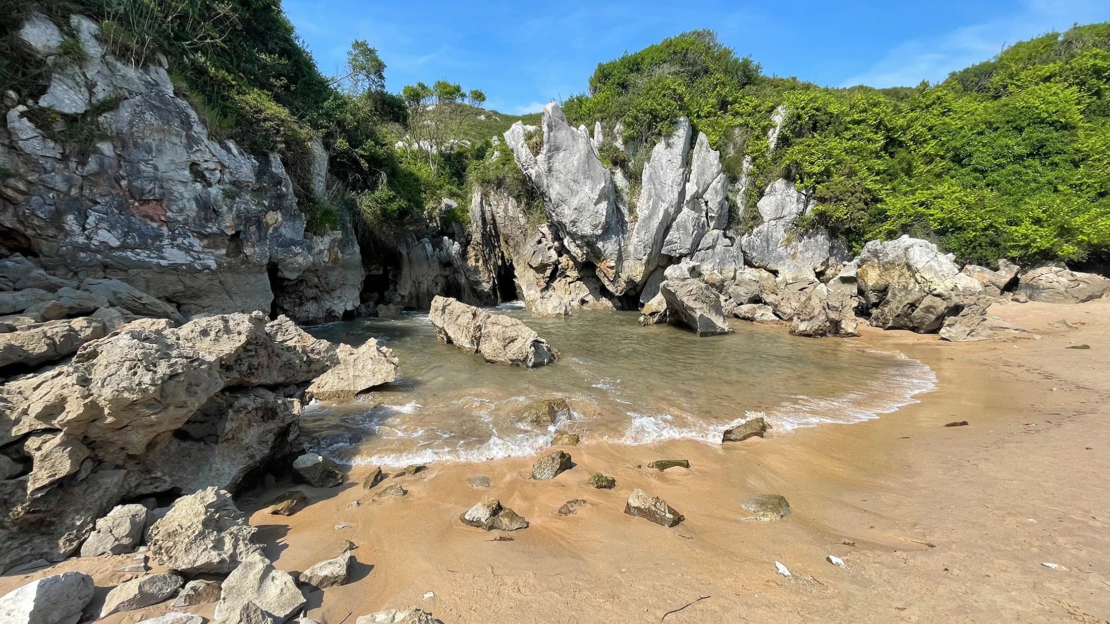 Playa de Gulpiyuri - heroImageAlt