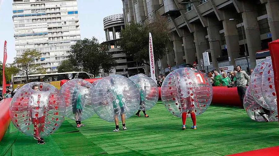 Gymkhana de fútbol burbuja en Tres Cantos
