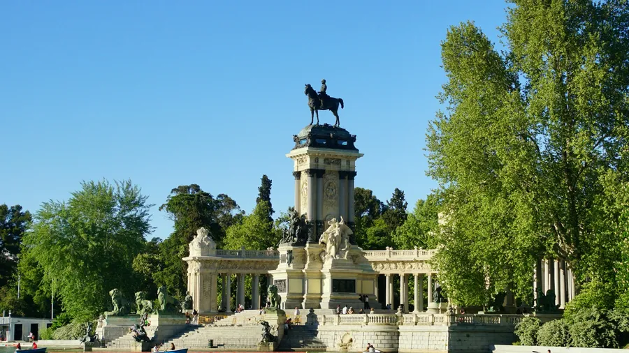 Monumento hero background