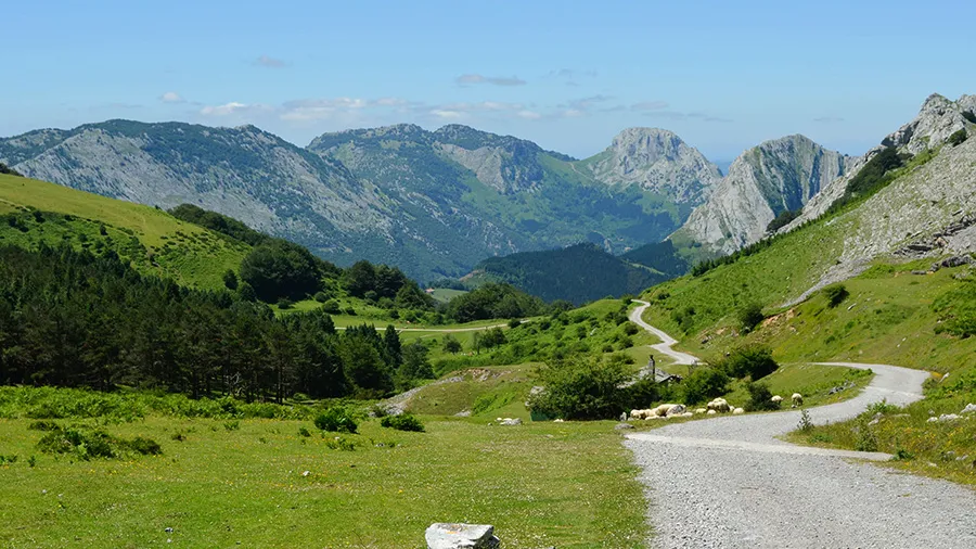 Ruta de senderismo Irugurutxeta en el Parque Natural de Urkiola