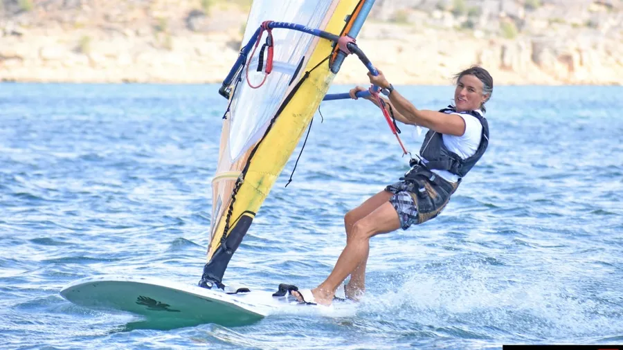 Curso de windsurf en el Embalse de Entrepeñas