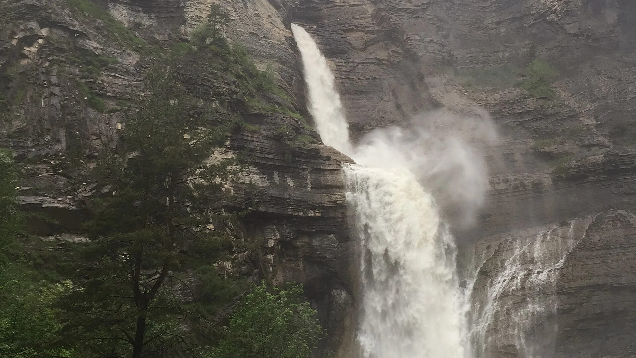 The waterfalls of the Sorrosal ravine, in Broto.