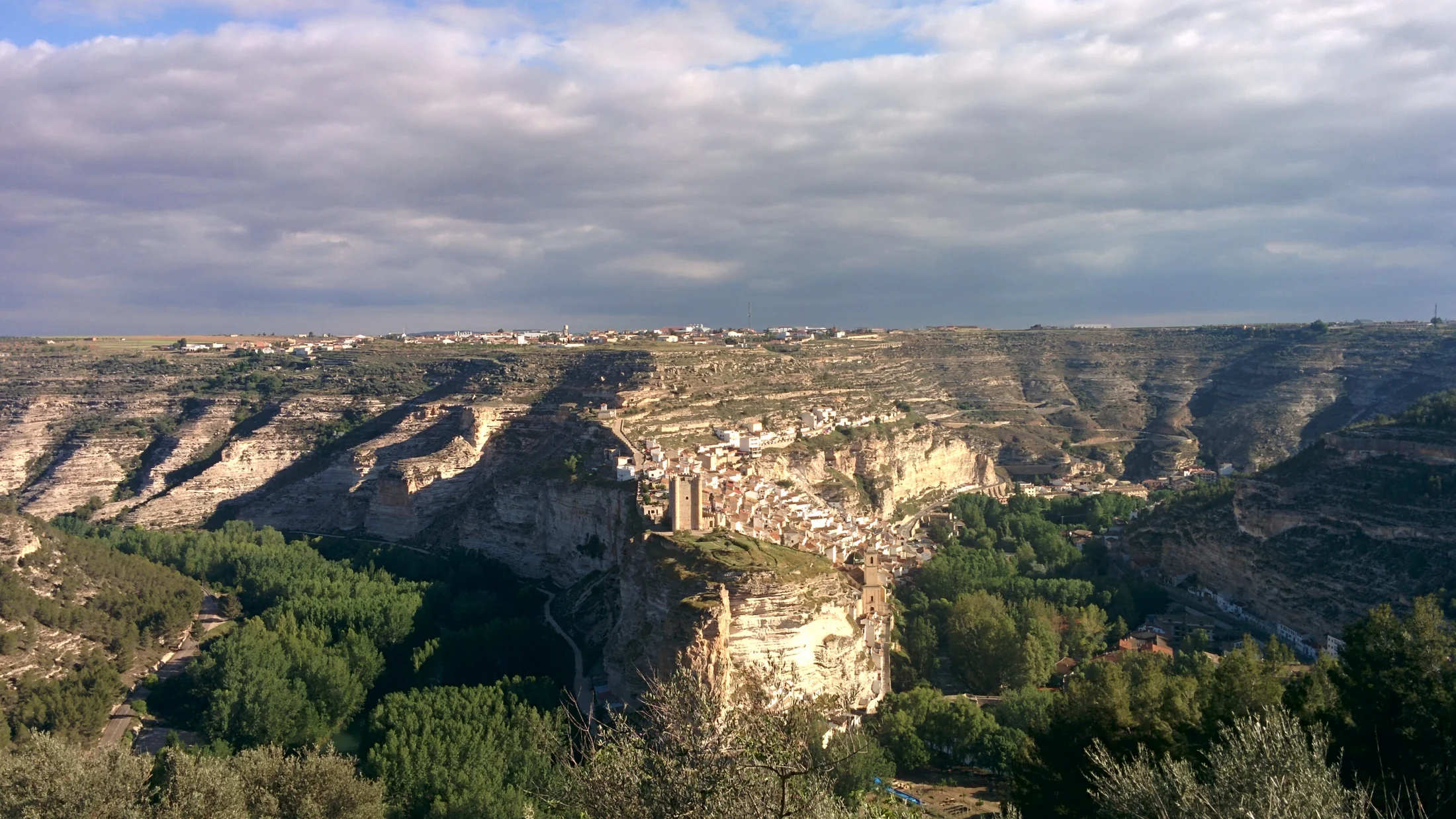 File:Alcalá del Júcar desde Casas del Cerro.jpg