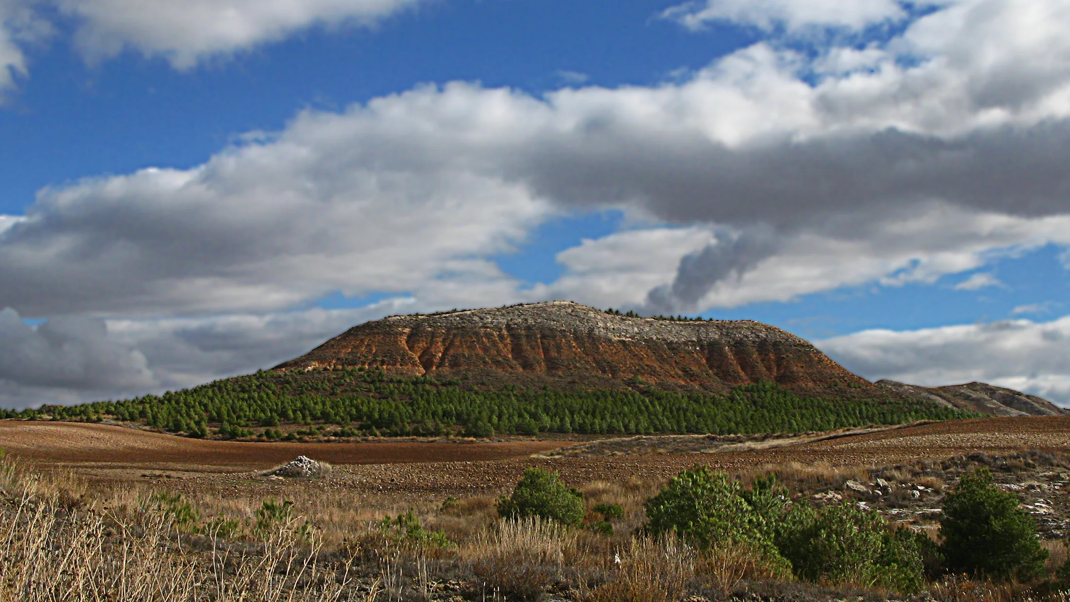 File:Cerros de la Mudarra   la Alcarria conquense.jpg