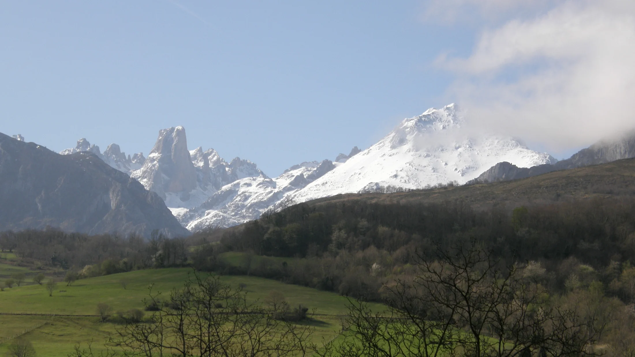 El Naranjo de Bulnes (Picu Urriellu), 2.519 m, símbolo de Picos.