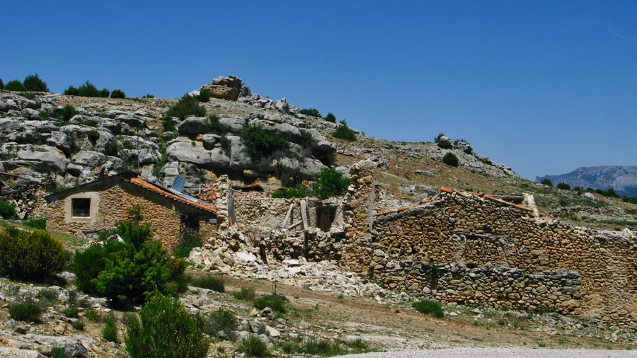 Imagen de Artículo de Blog: Pueblos abandonados de España: 12 aldeas fantasma que se pueden visitar