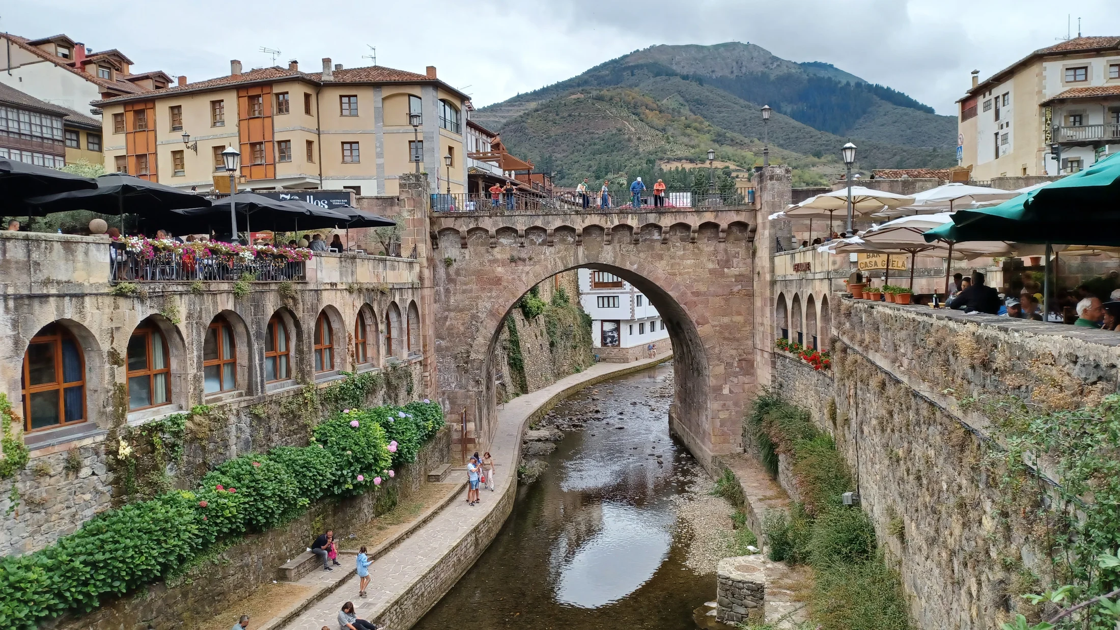 File:Potes, Cantabria 01.jpg