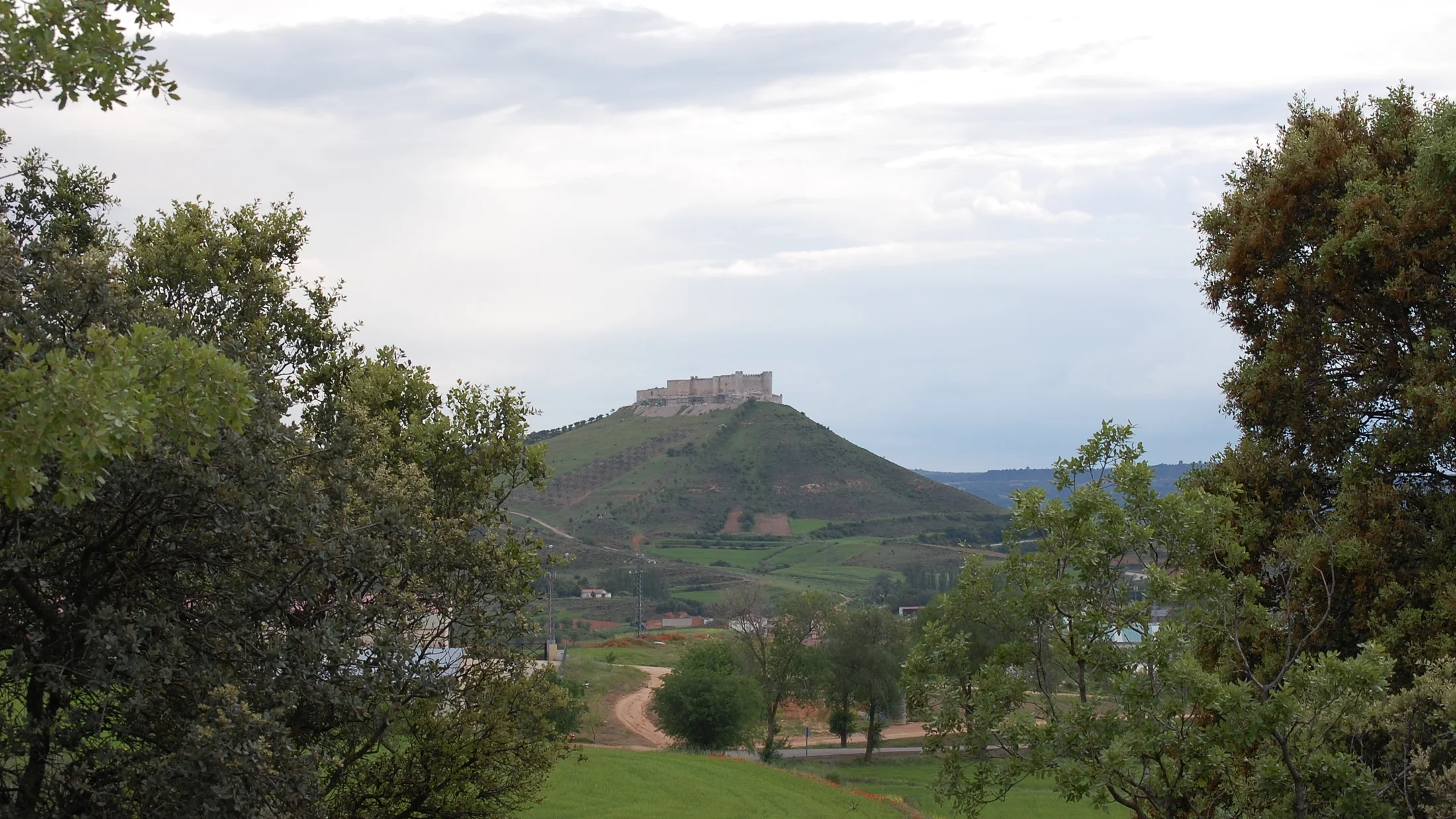 File:Castillo de Jadraque   panoramio.jpg