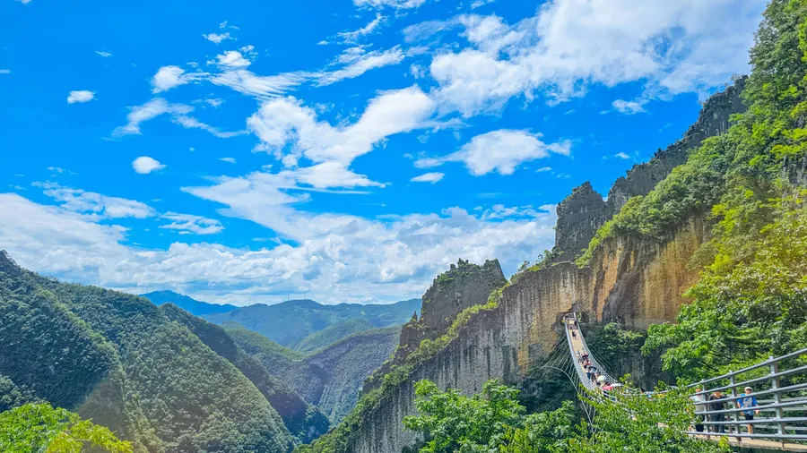 Imagen de Artículo de Blog: 12 hanging walkways and aerial trails over canyons in Spain: vertigo with views