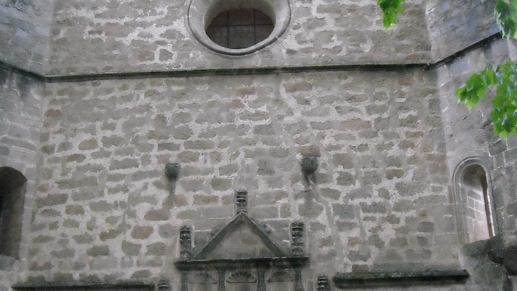 File:Monasterio Yuste iglesia.JPG