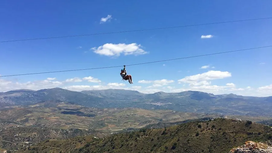 Zipline di 436 m a Comares — la più lunga su ancoraggio naturale in Spagna