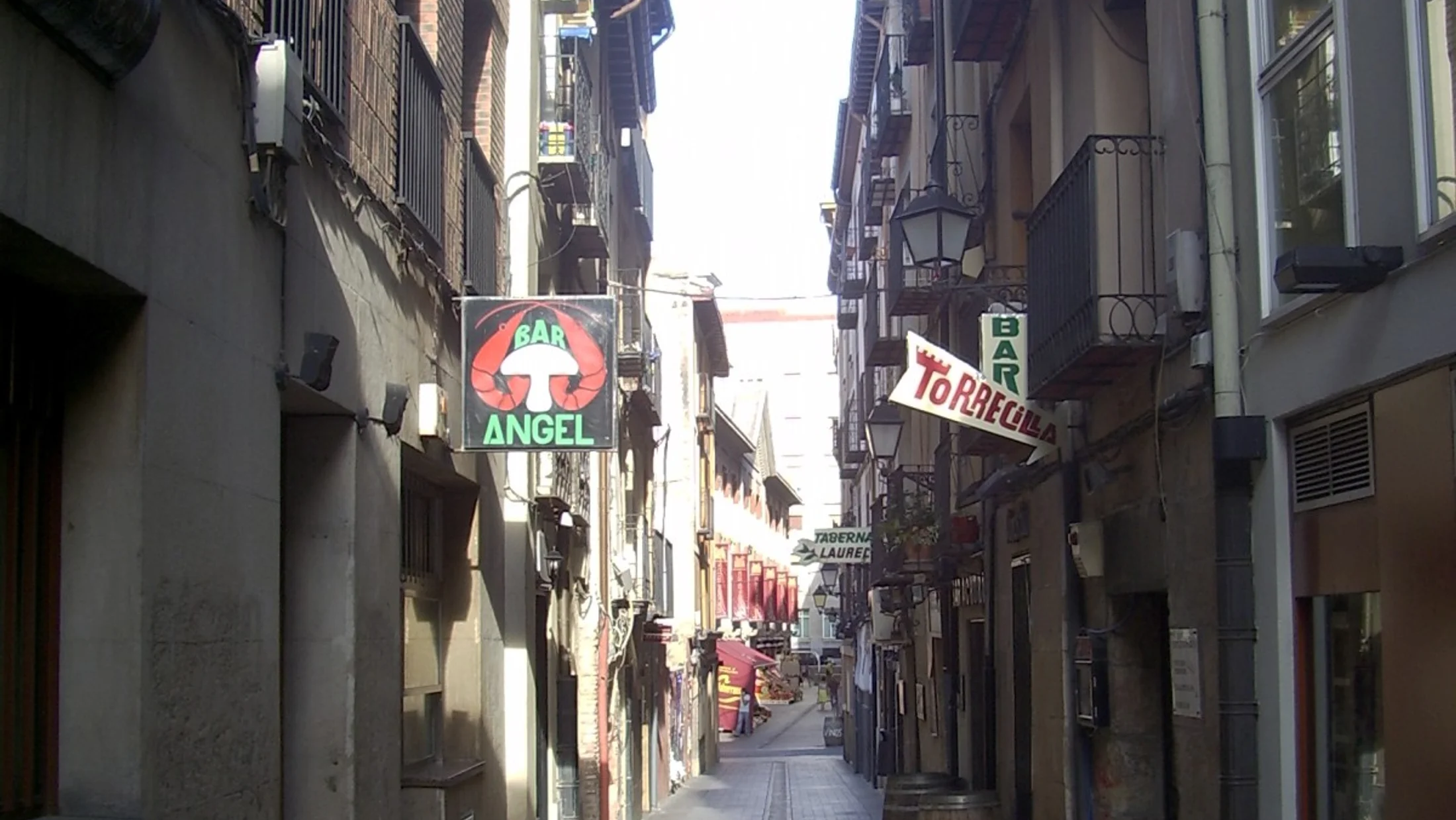 File:Calle Laurel.jpg