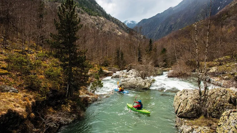 Los mejores ríos de España para hacer kayak: aguas tranquilas y descensos con nivel
