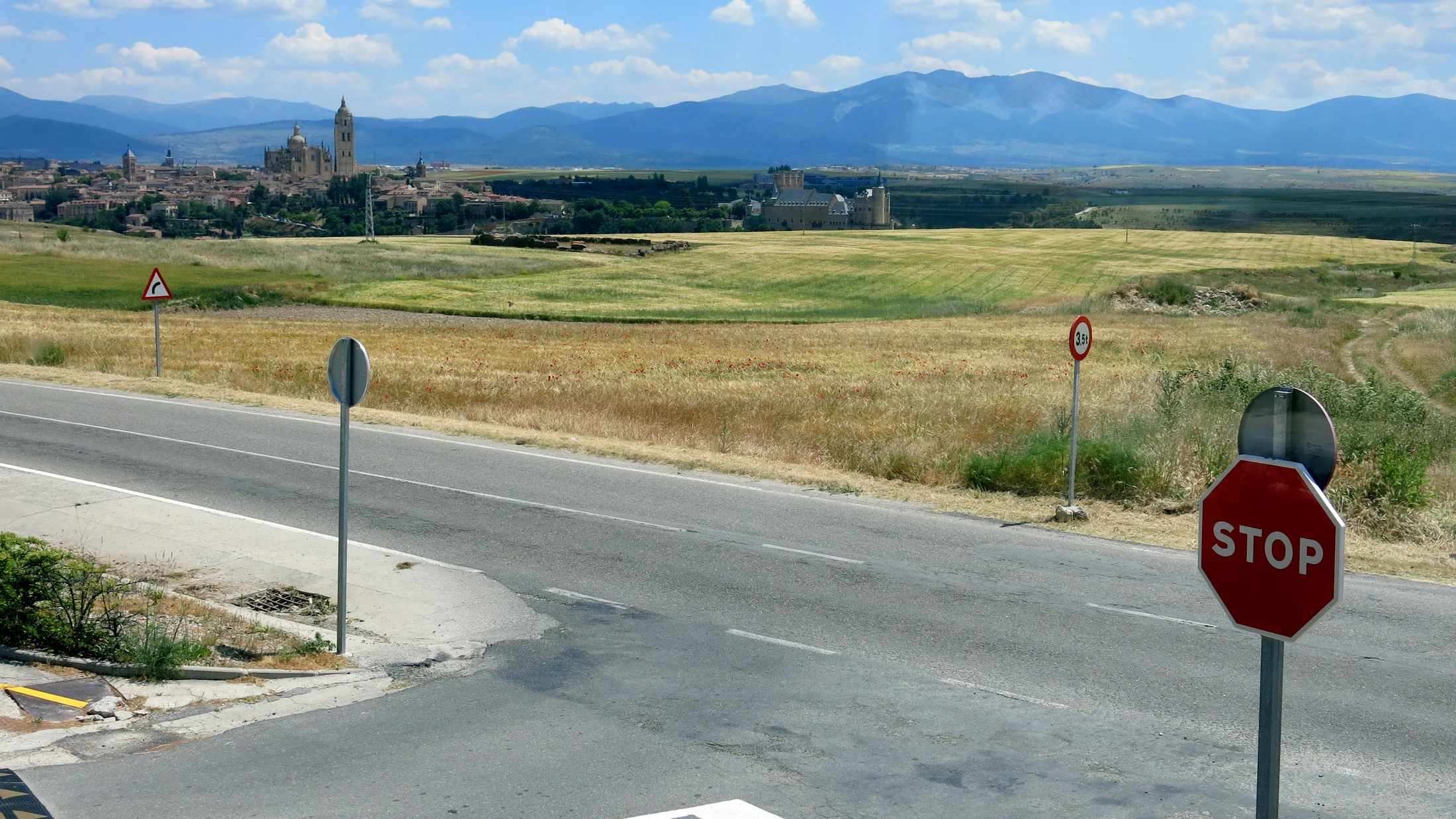 File:CL 607. Segovia y sierra de Guadarrama (22382255937).jpg