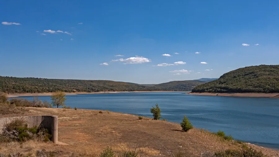 Piragüismo y kayak en el Pantano de Uzquiza, Burgos