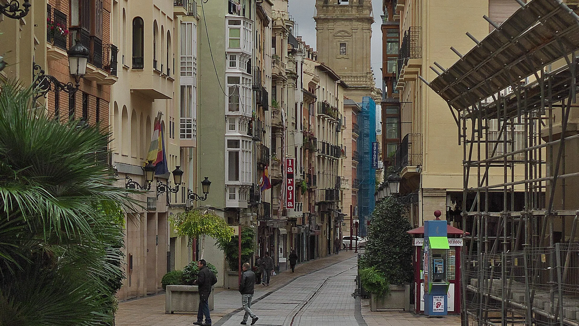 Portales Street, in the old town of Logroño