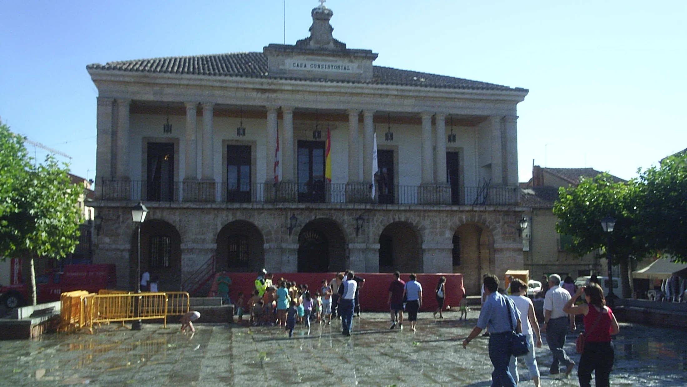 File:Ayuntamiento de Toro. (Zamora).JPG