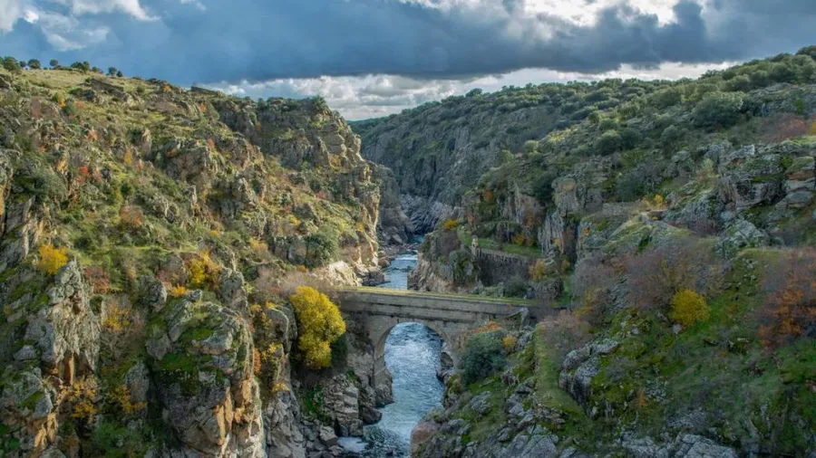 Senderismo cerca de Madrid: 10 rutas entre sierra, pinares y embalses a menos de 1 hora