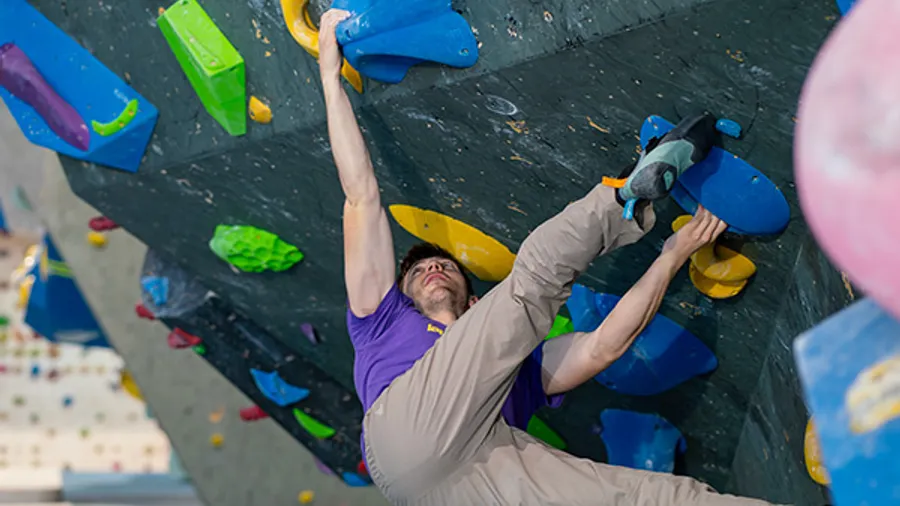 Escalada en rocódromo familiar en Sabadell