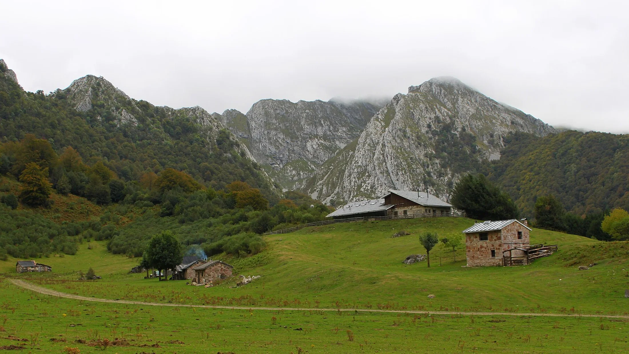 La vega glaciar de Brañagallones, en el corazón del Parque Natural de Redes