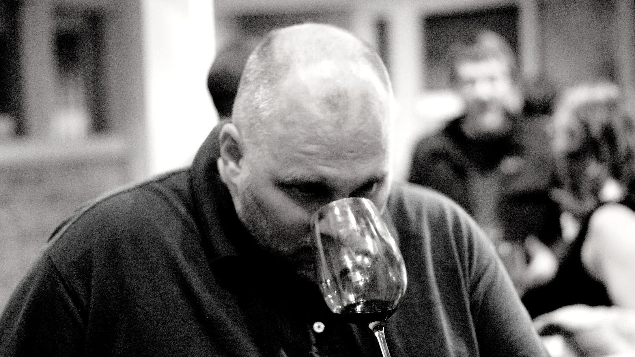 File:Smelling in wine tasting.jpg