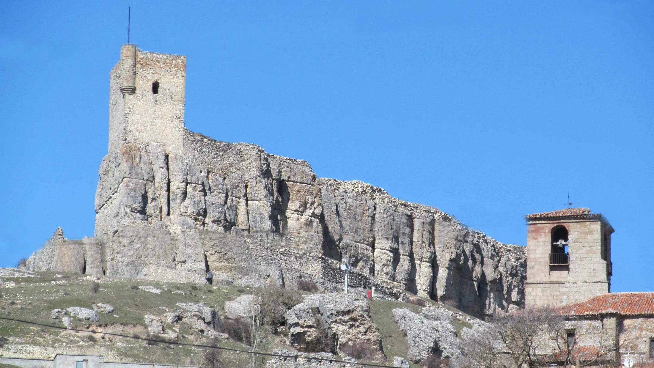 File:Atienza Castillo de Atienza 02.JPG