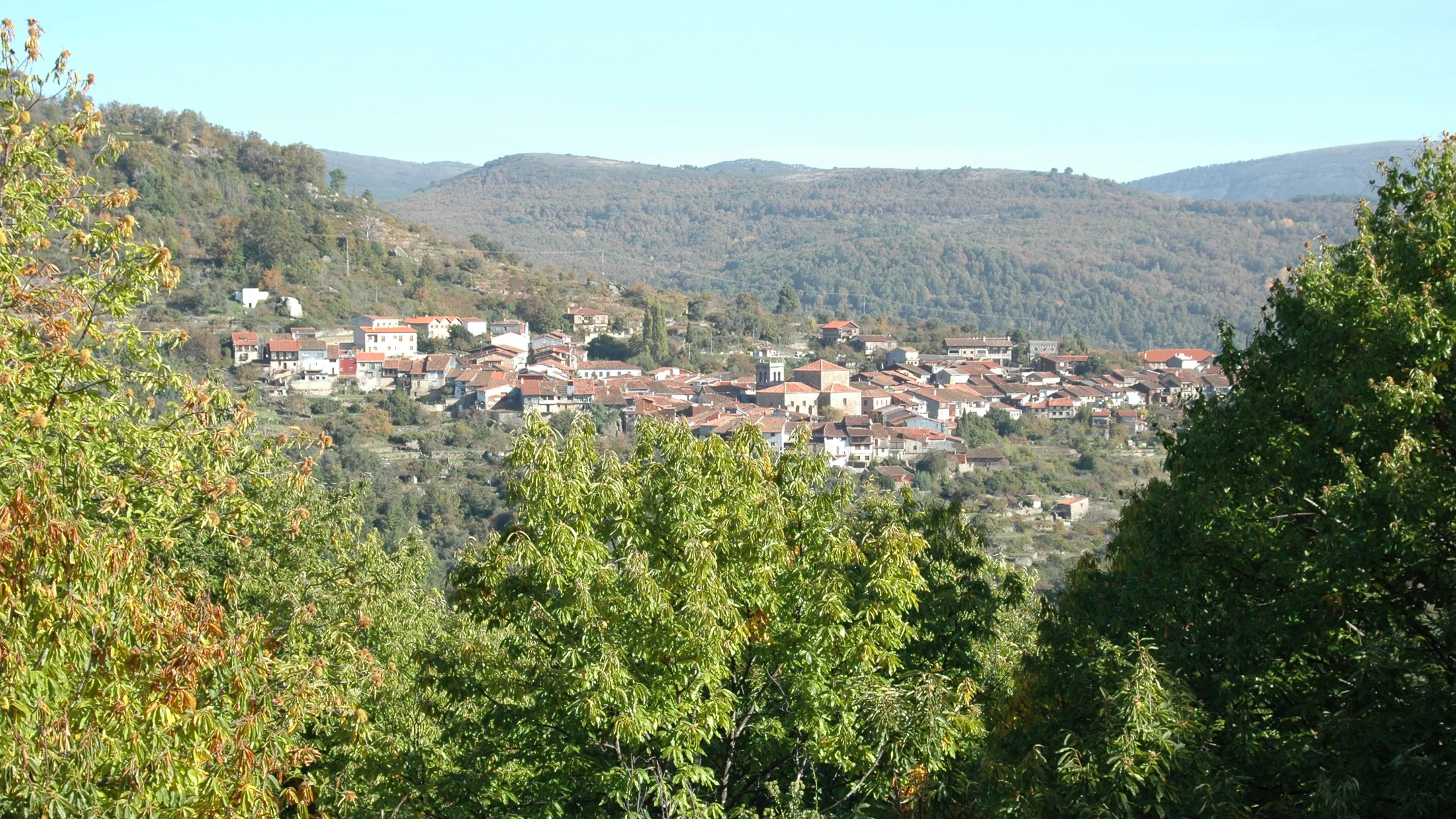 File:Mogarraz . Sierra de Francia.JPG