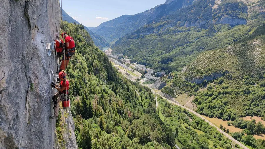 Vías ferratas en España: las 10 mejores clasificadas por dificultad y espectacularidad