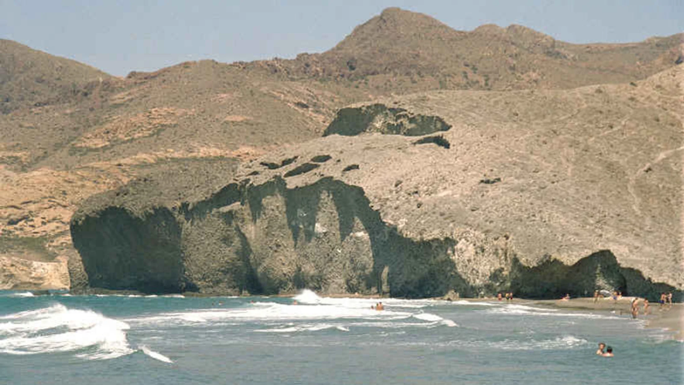 Playa de Mónsul, icono volcánico del parque