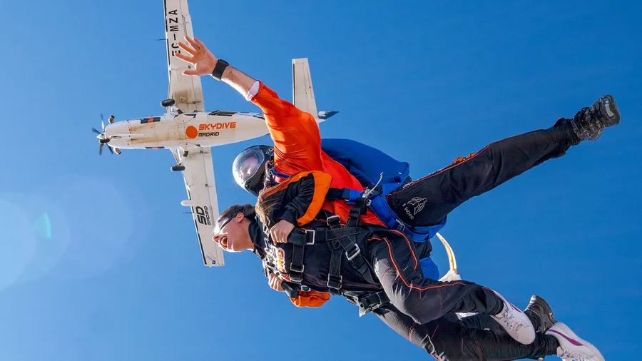 Salto en paracaídas tándem en Ocaña, Madrid