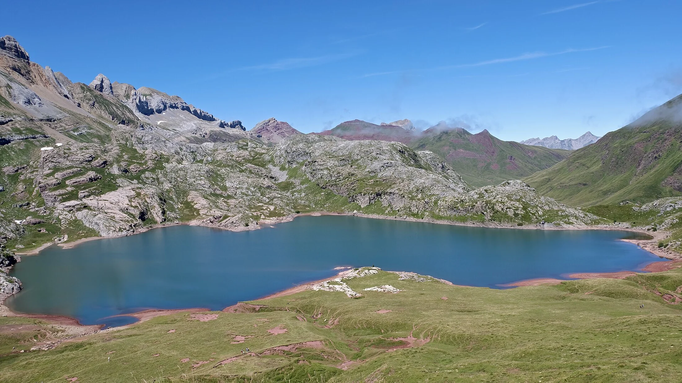 Lago de Estanés en alta montaña
